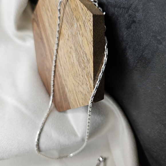 Beautiful Sterling Silver Razor Chain - Picture 9 of 11